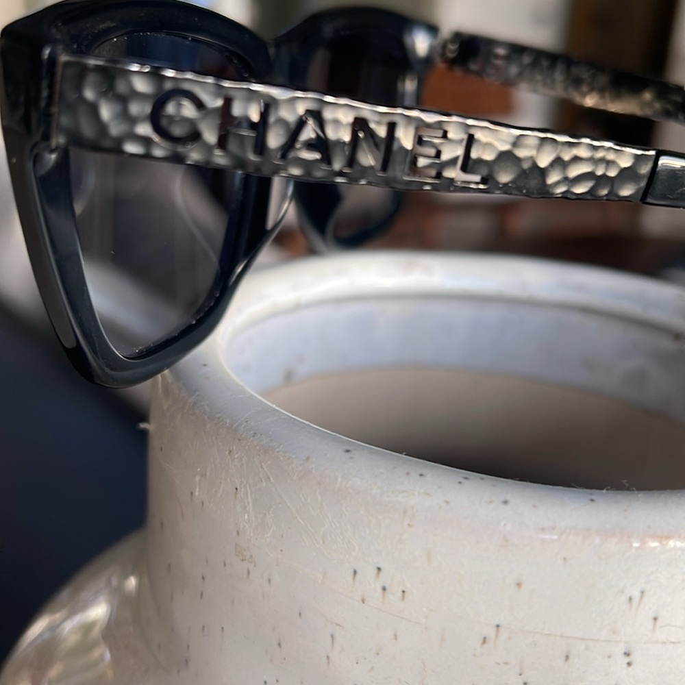 CHANEL SUNGLASSES AND LEATHER CASE !! Authentic Chanel polarized sunglasses